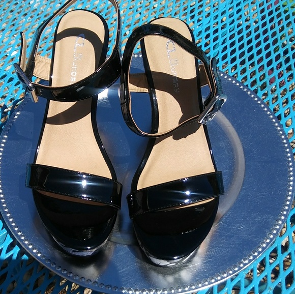 Chinese Laundry Wedge Sandals NWOT - Picture 3 of 4